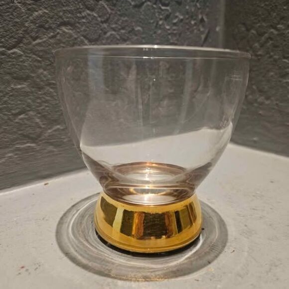 Set of 2 Gold Bottomed Cocktail Glasses - Picture 5 of 10